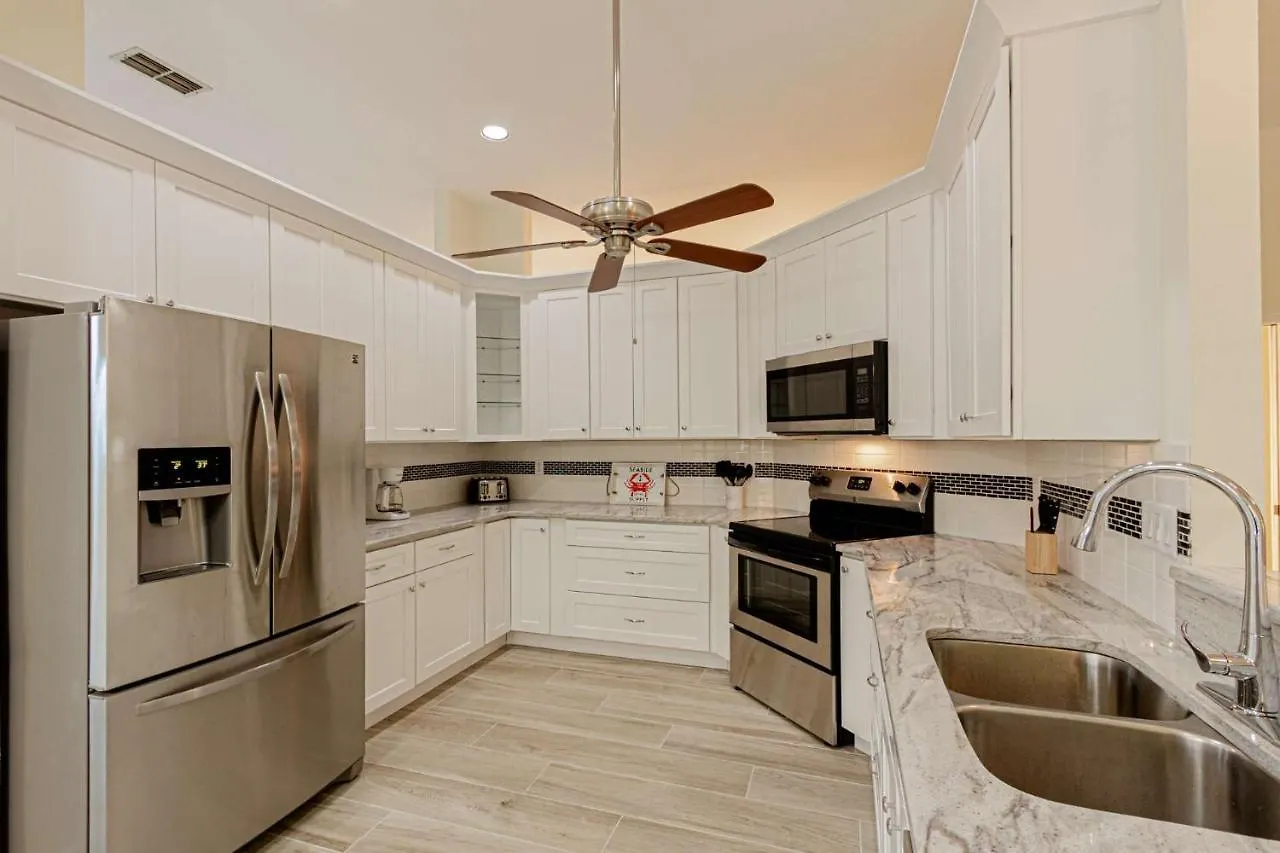 Crown Pointe-mabry Drive * Naples