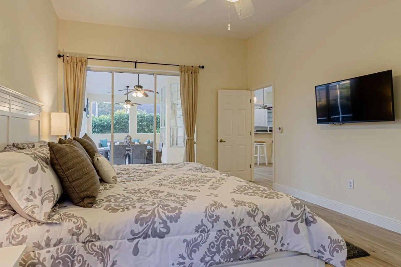 Crown Pointe-mabry Drive Holiday home *
