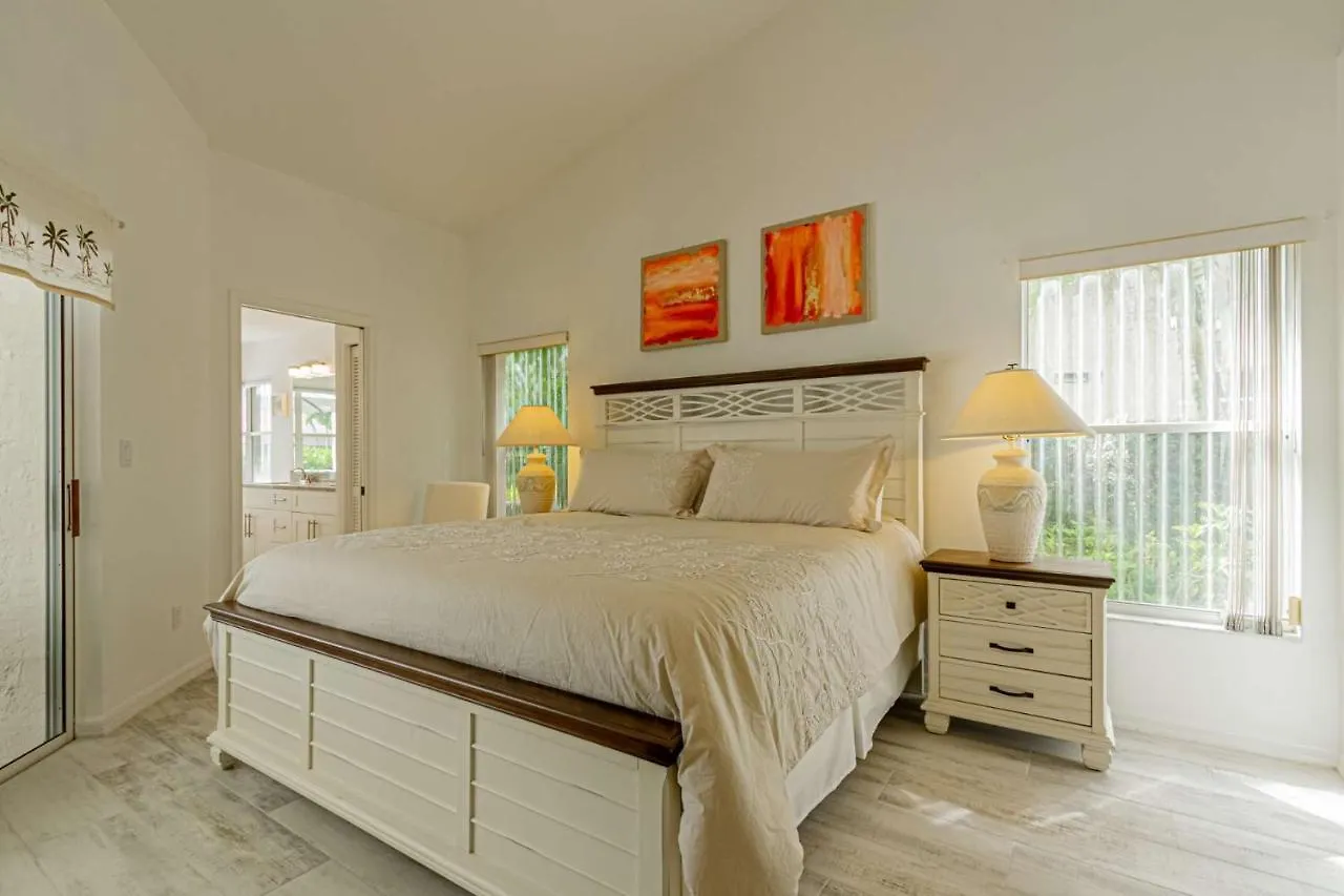 Crown Pointe- Lochwood Ct. * Naples