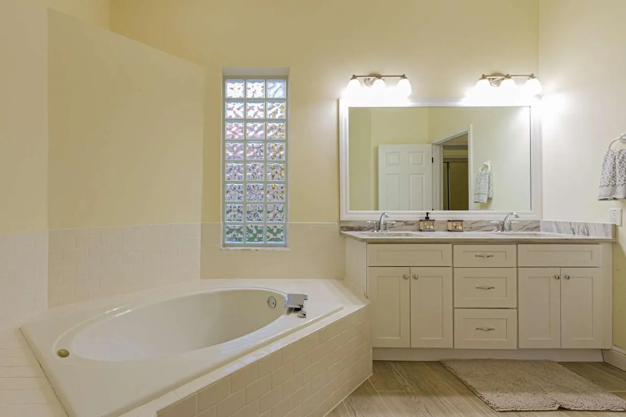 Crown Pointe-mabry Drive Holiday home Naples