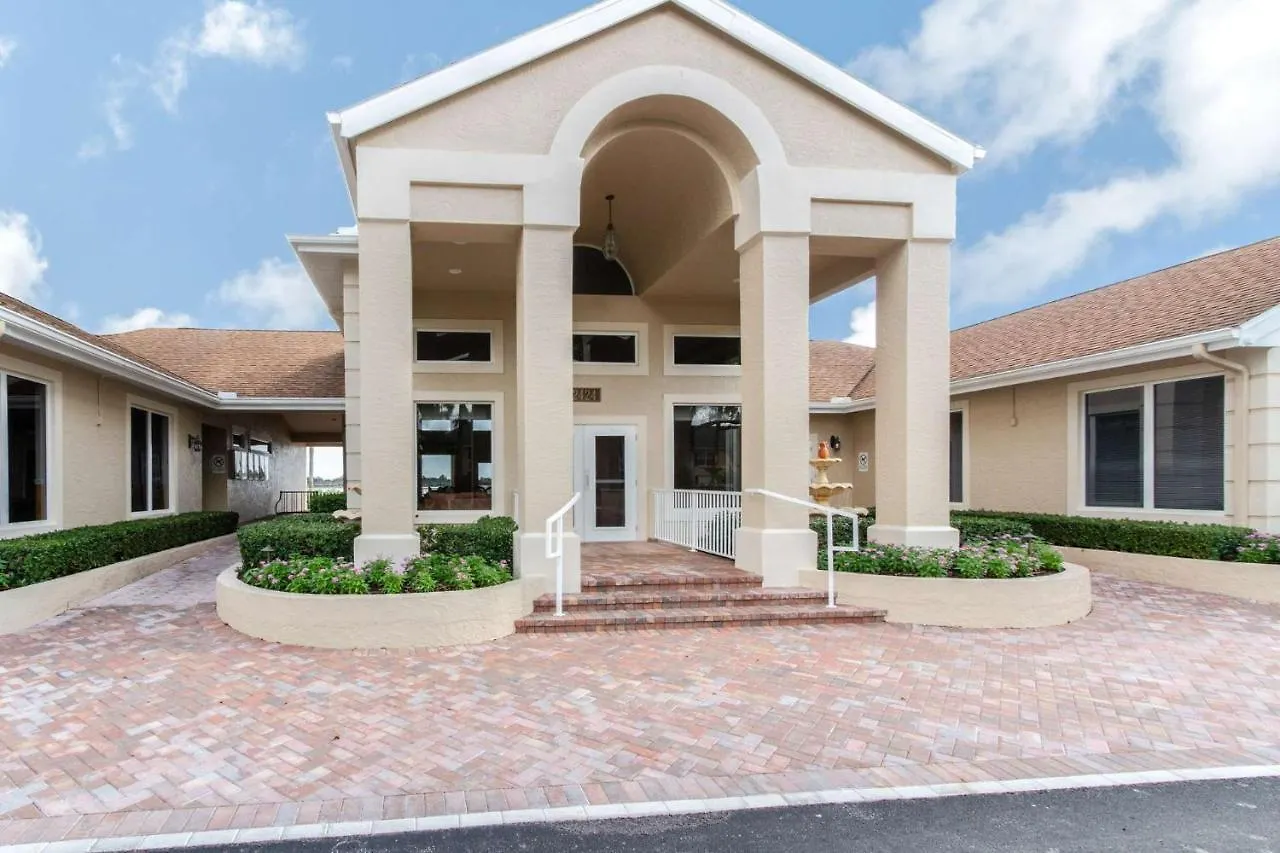 Crown Pointe-mabry Drive * Naples