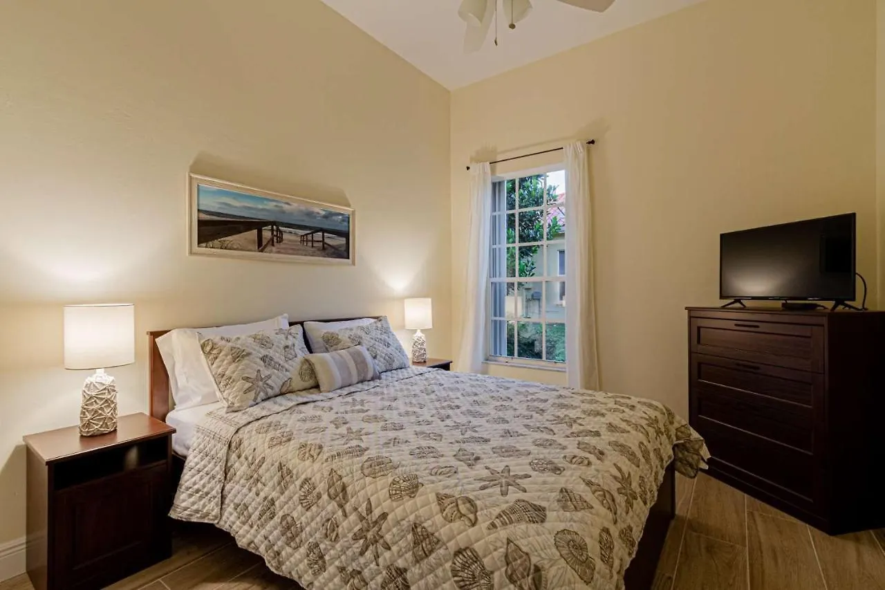 Crown Pointe-mabry Drive Holiday home *