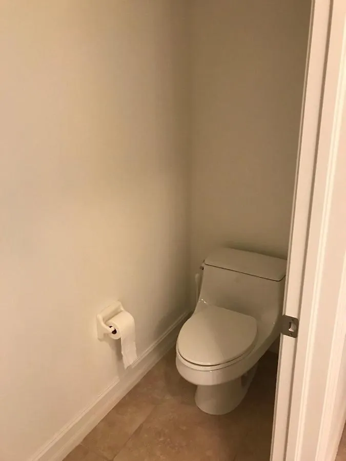 Apartment Sunny And Relaxing 2br With Parking! *