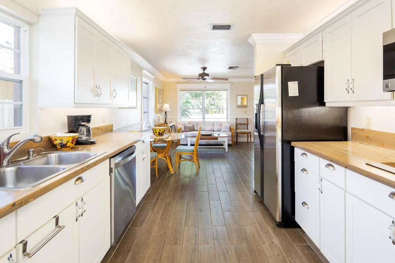 By 6 - Beachwalk Holiday home Naples