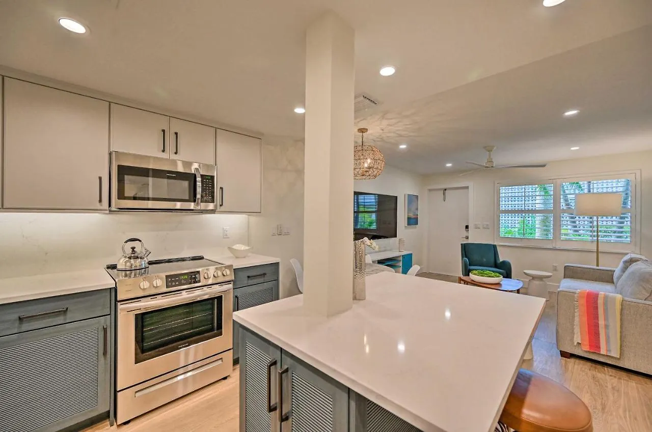 Luxe Escape Walk To And Downtown!