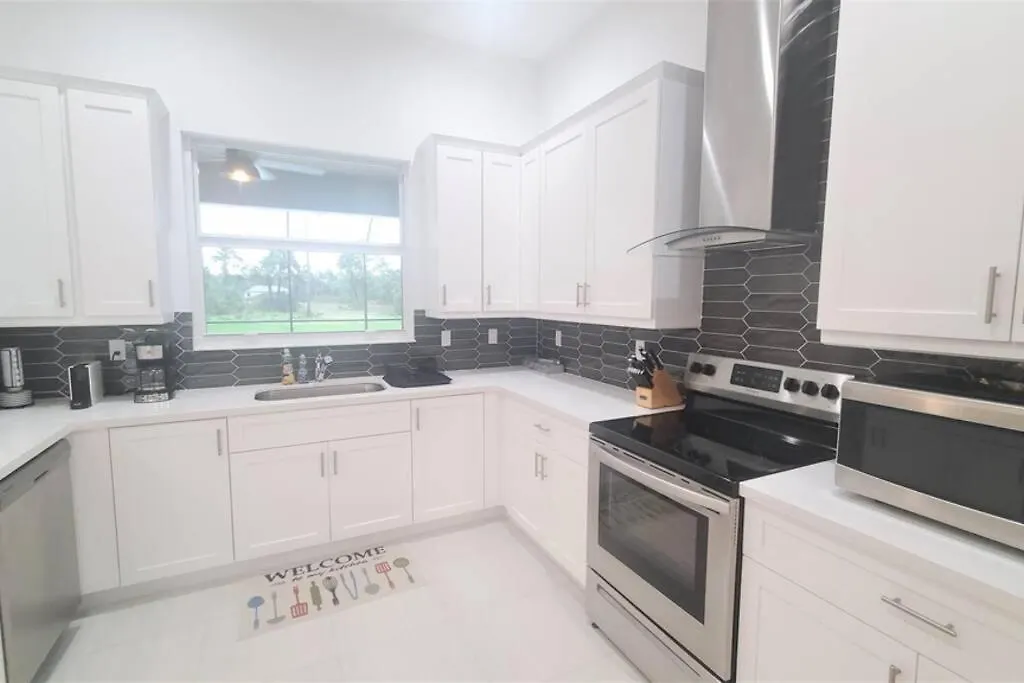Exquisite 4 Beds With Heated Pool & Jacuzzi * Naples
