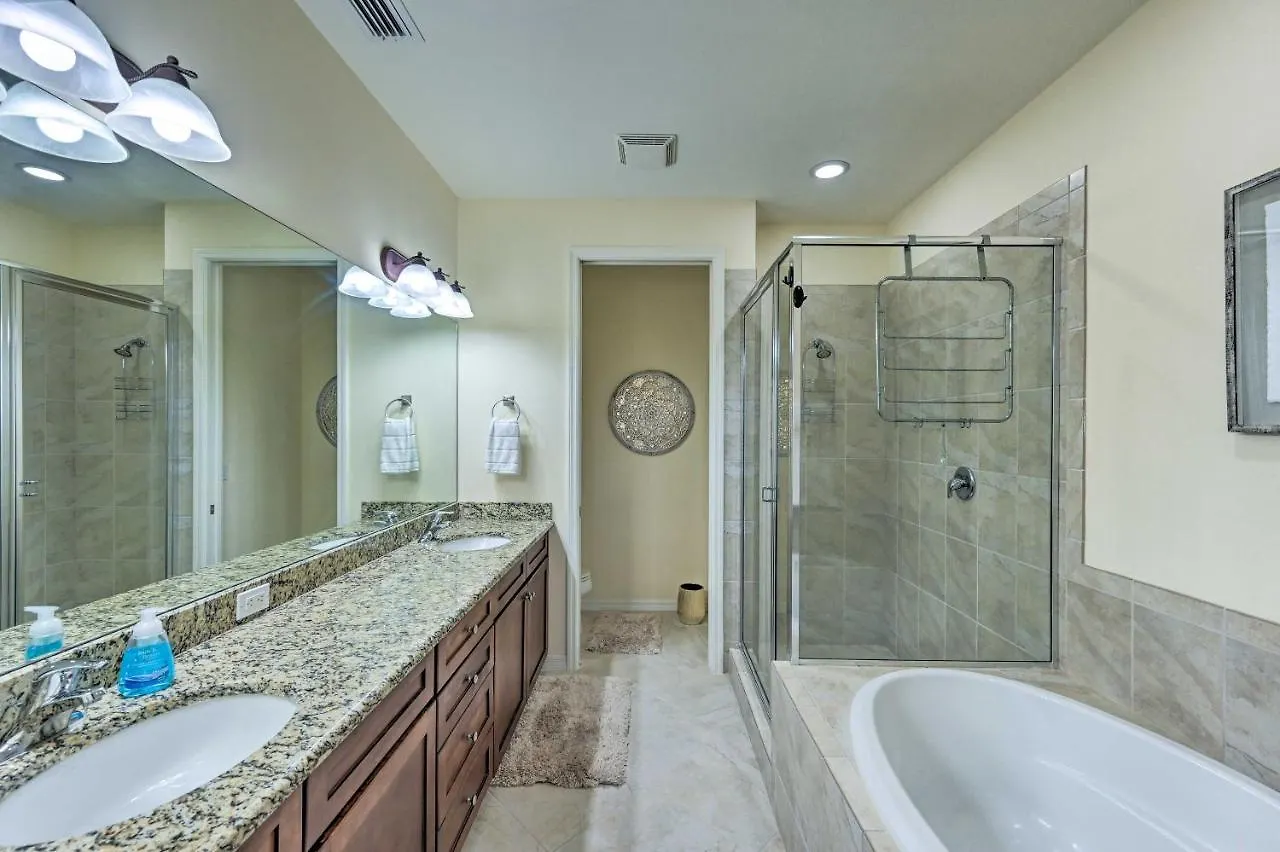Alluring Retreat With Amenities! Holiday home
