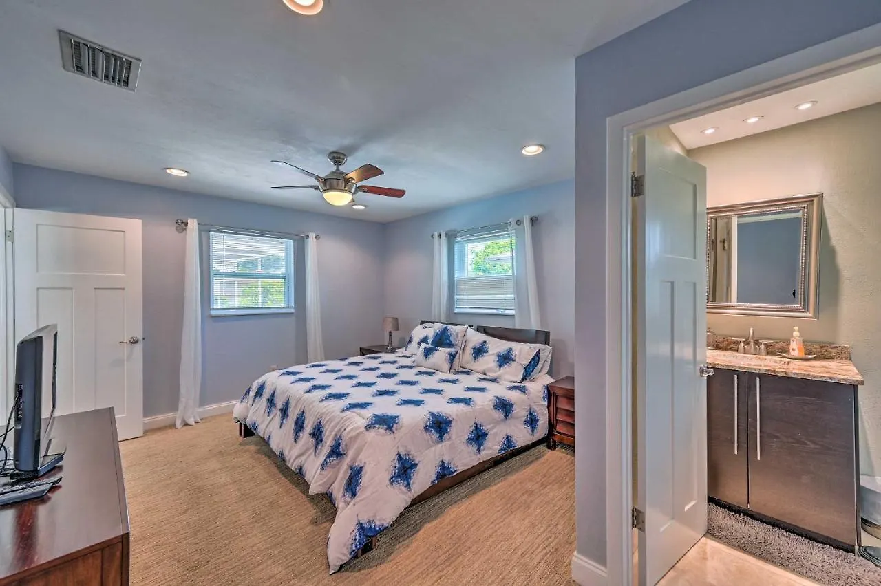 Paradise With Private Pool, 4 Mi To Beach! بيت للعطل *