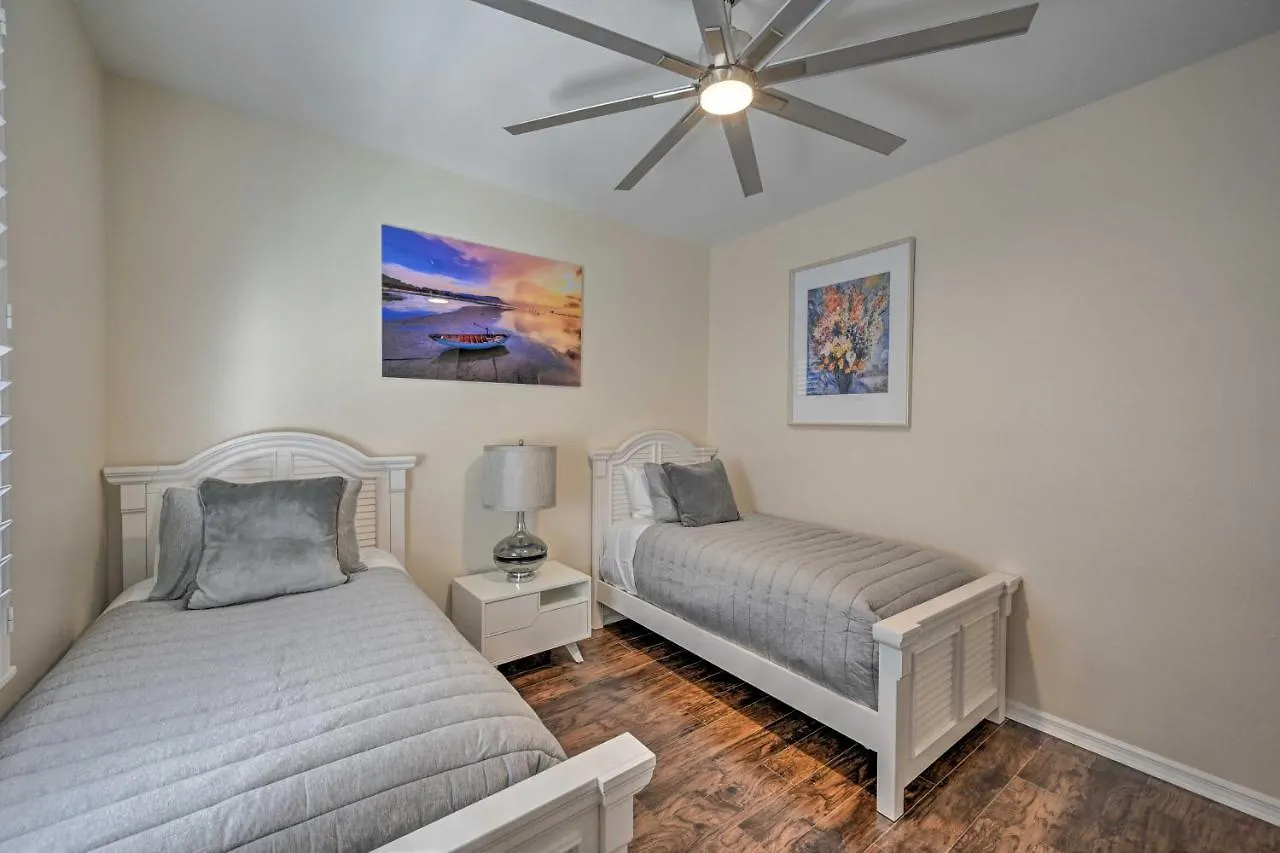 Modern With Amenity Access! Holiday home Naples