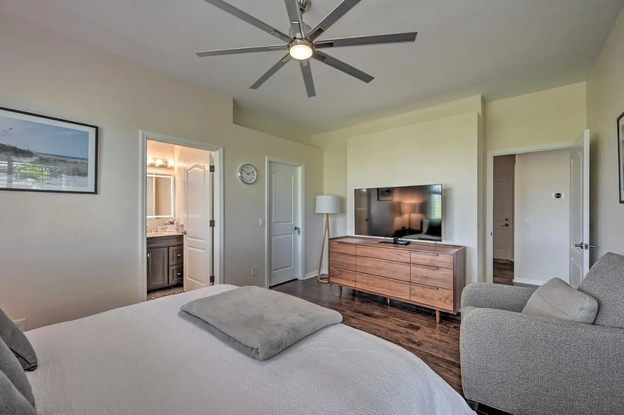 Modern With Amenity Access! * Naples