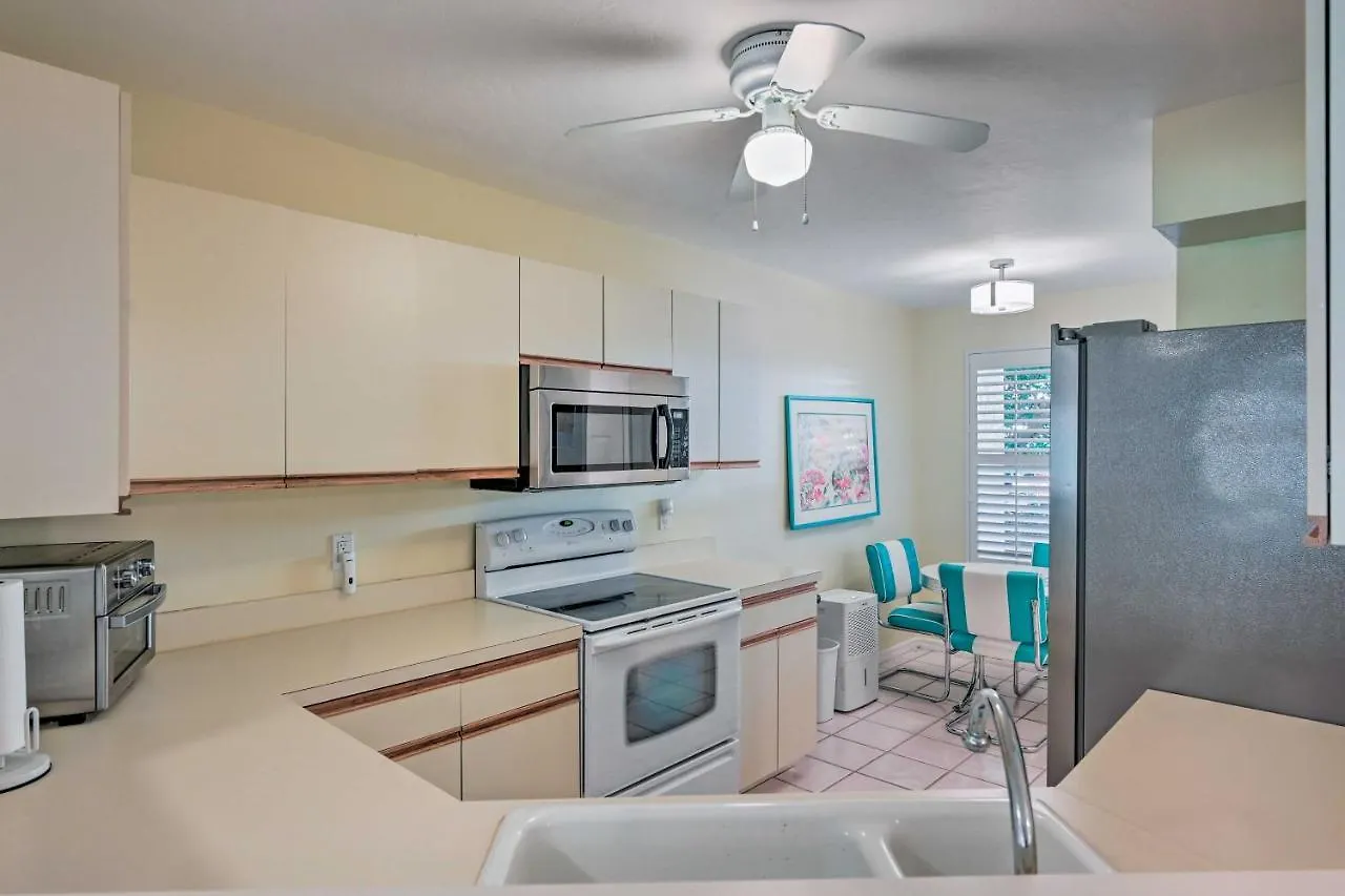 Apartment First-floor About 3 Mi To Beaches!