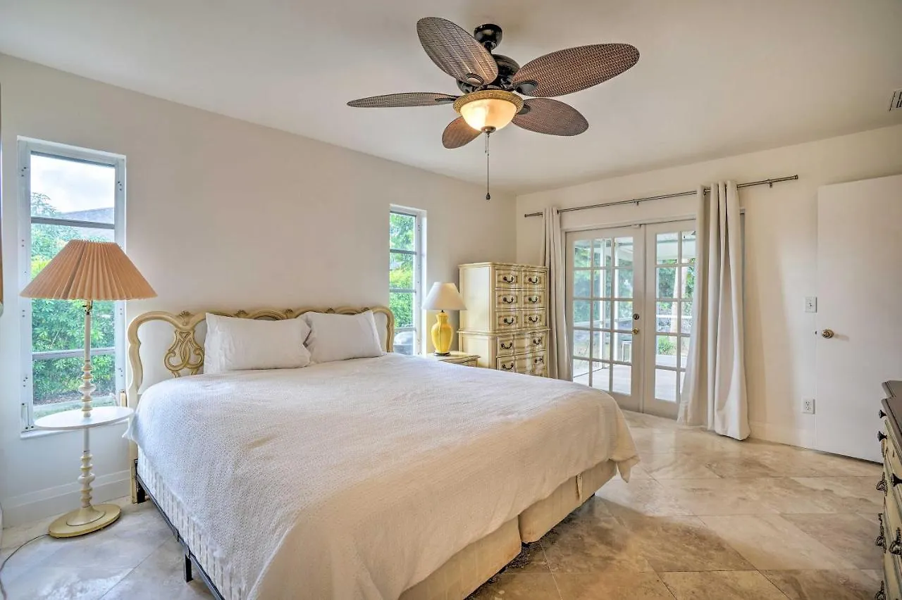 Holiday home Direct Gulf Access And Lanai Sunny Home! Naples