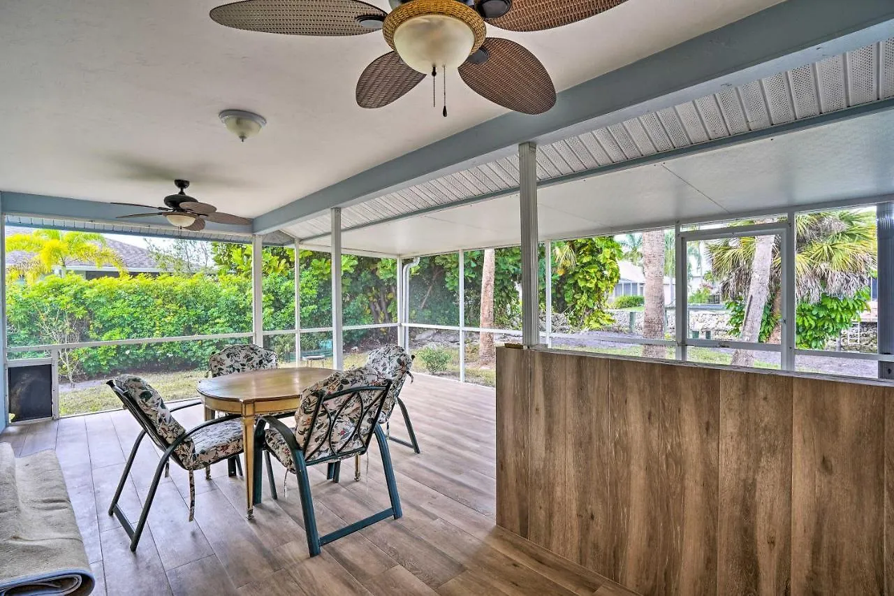 Holiday home Direct Gulf Access And Lanai Sunny Home!