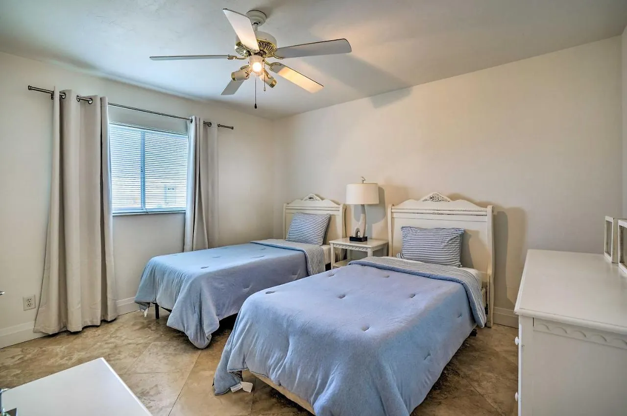 Holiday home Direct Gulf Access And Lanai Sunny Home! *