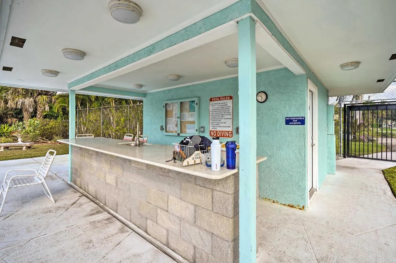 Direct Gulf Access And Lanai Sunny Home!