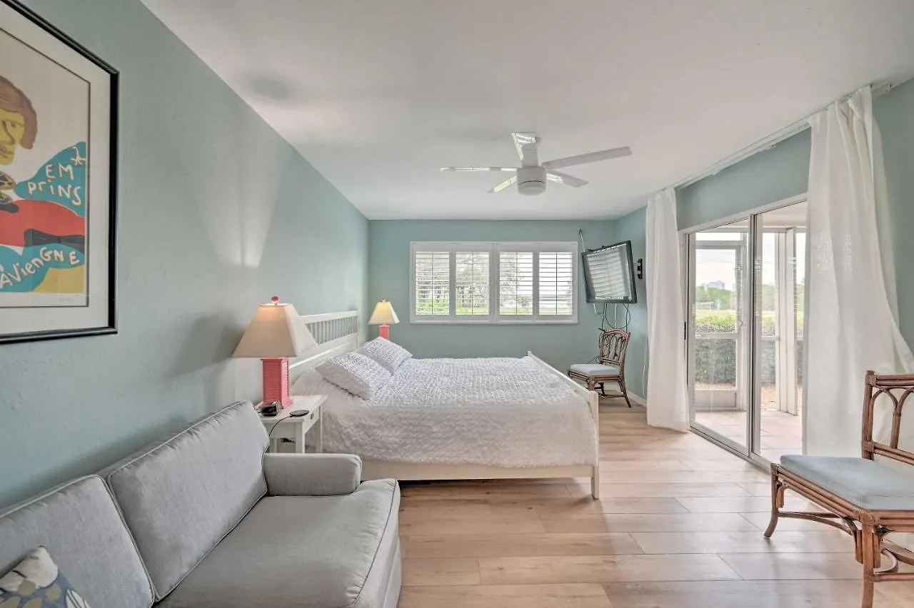 First-floor About 3 Mi To Beaches! Apartment Naples