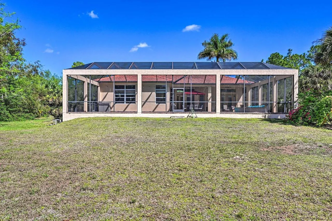 Backyard Oasis With Private Pool! Feriehus *