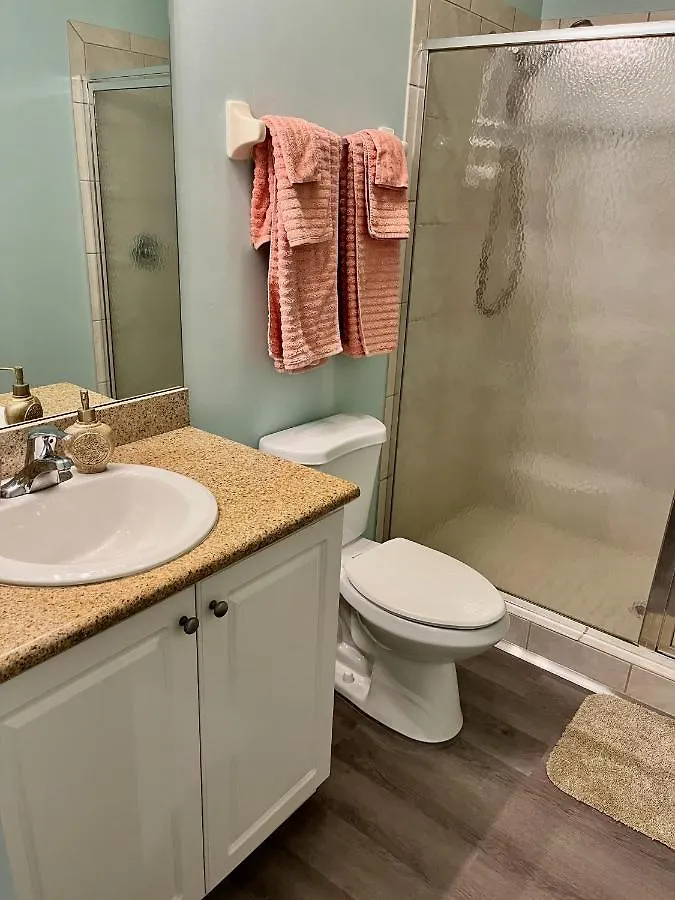 Stunning 2-bedroom Den In Greenlinks Apartment
