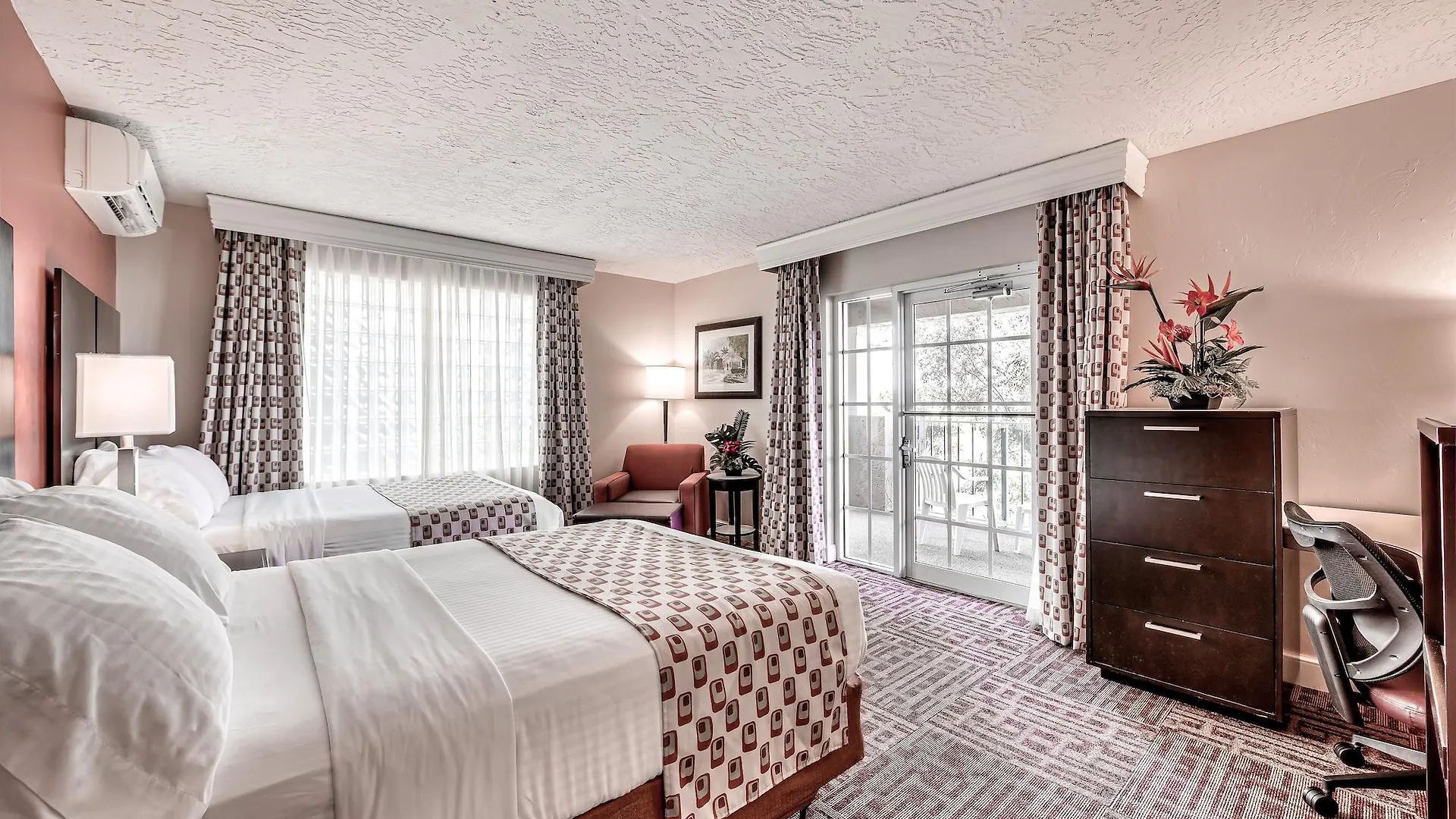 Hotel Of Naples, Tapestry Collection By Hilton
