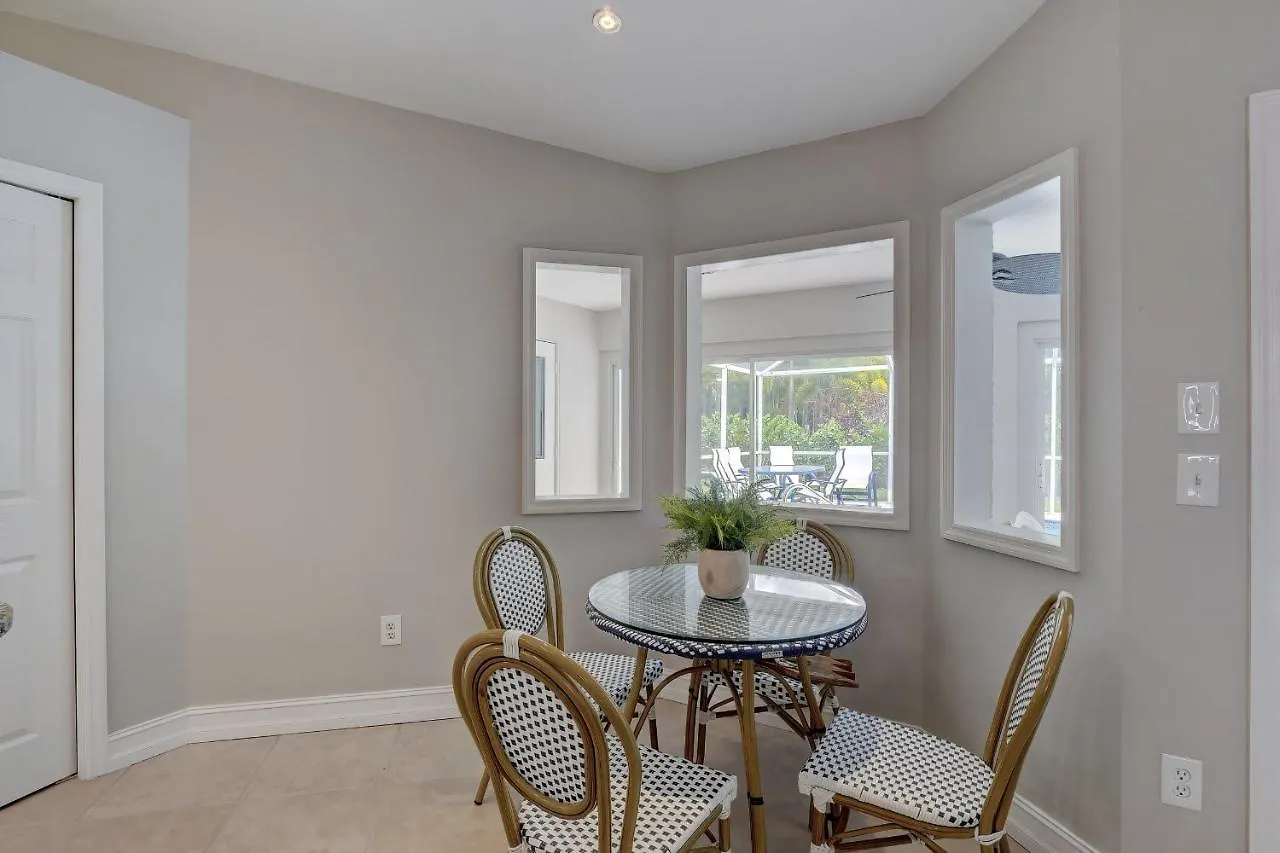 Piccadilly House - Beautiful Updated Home, Private Pool, Minutes From Downtown 5th Ave & Beaches!!! North Naples