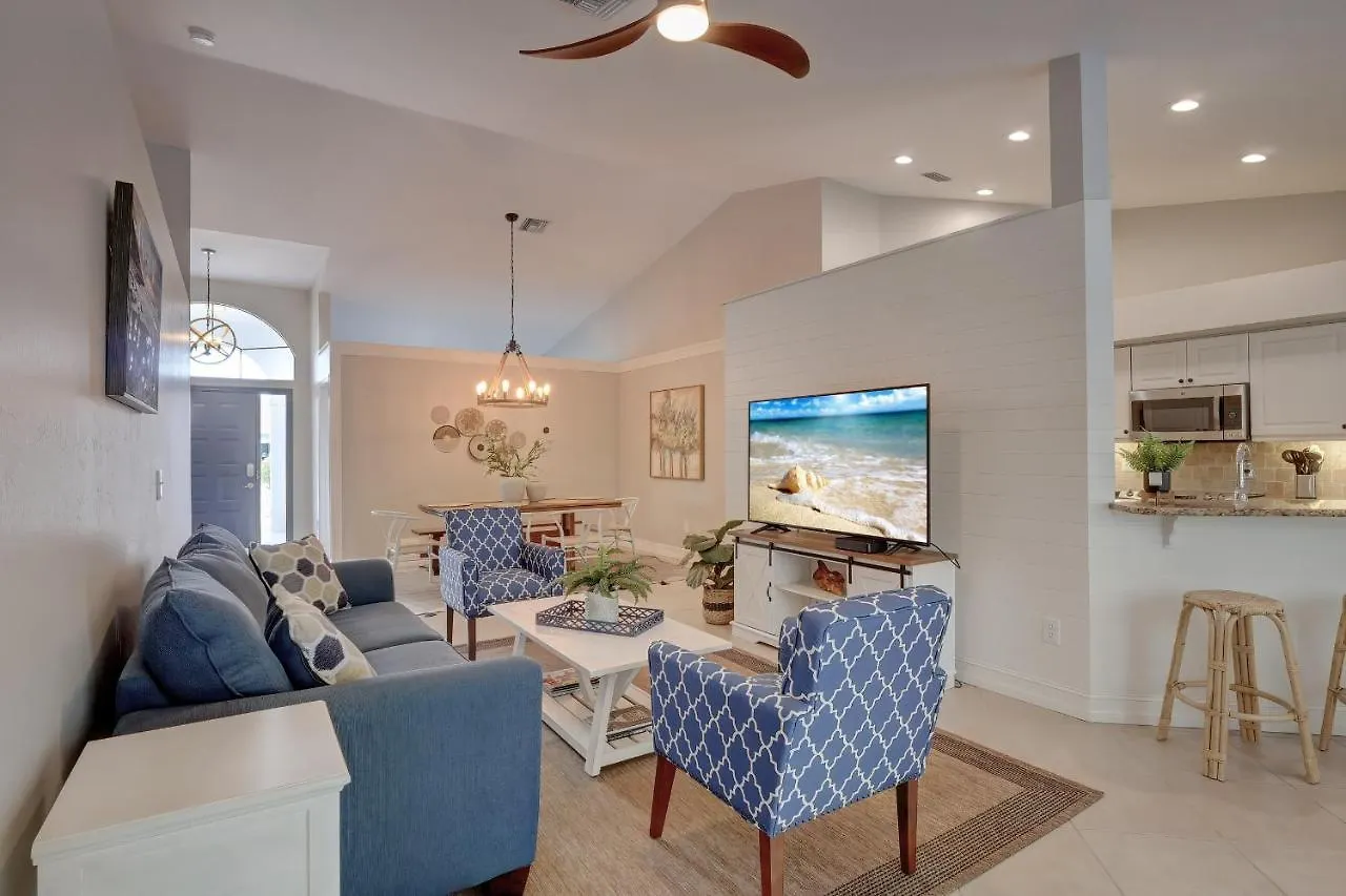 Piccadilly House - Beautiful Updated Home, Private Pool, Minutes From Downtown 5th Ave & Beaches!!! Semesterbostad *