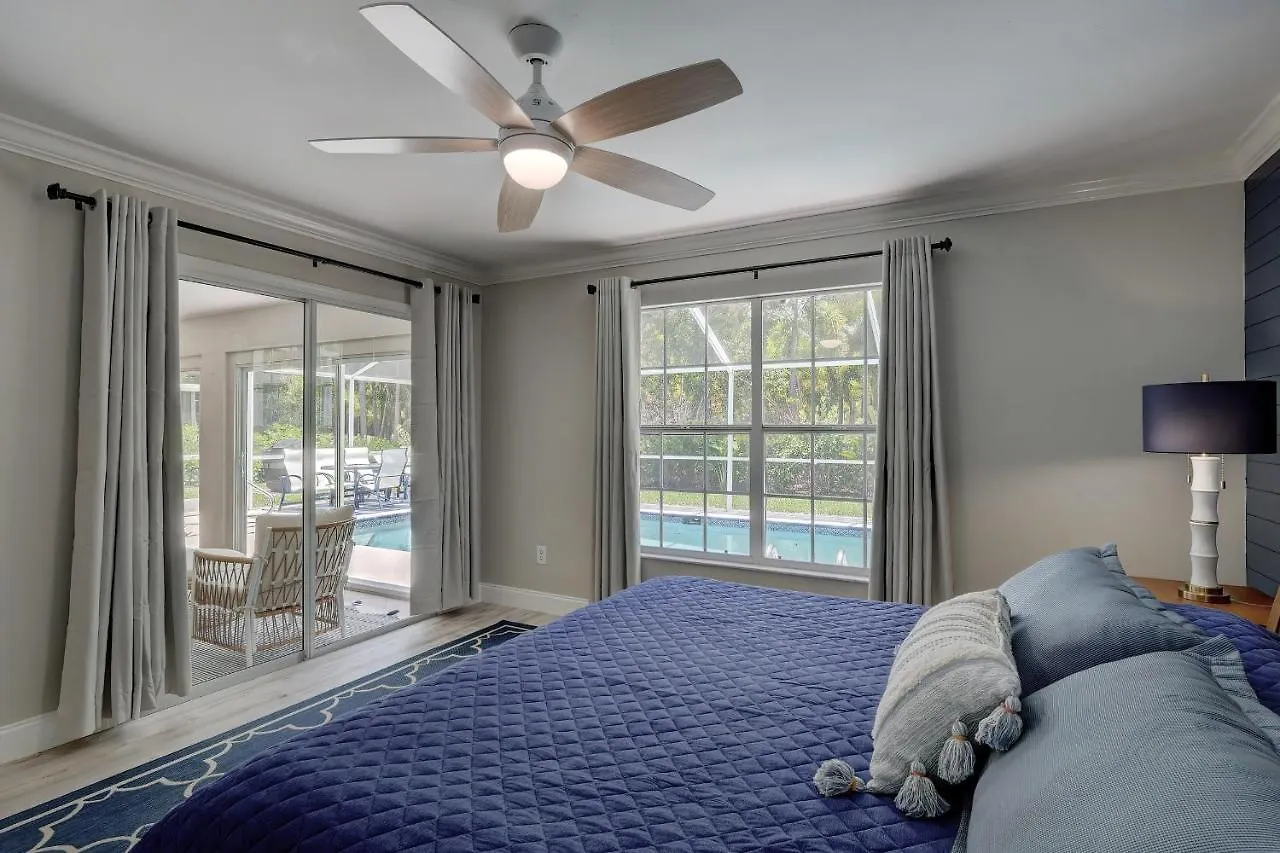 Piccadilly House - Beautiful Updated Home, Private Pool, Minutes From Downtown 5th Ave & Beaches!!! Semesterbostad North Naples