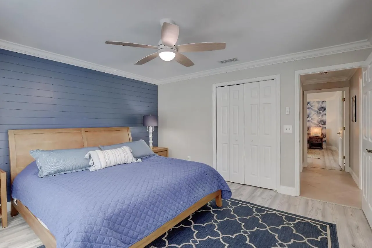 Piccadilly House - Beautiful Updated Home, Private Pool, Minutes From Downtown 5th Ave & Beaches!!! Semesterbostad