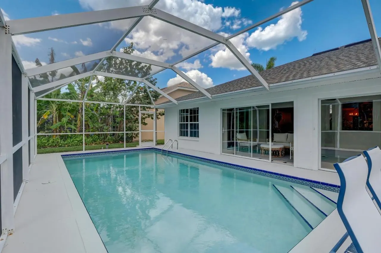 Piccadilly House - Beautiful Updated Home, Private Pool, Minutes From Downtown 5th Ave & Beaches!!! Semesterbostad *