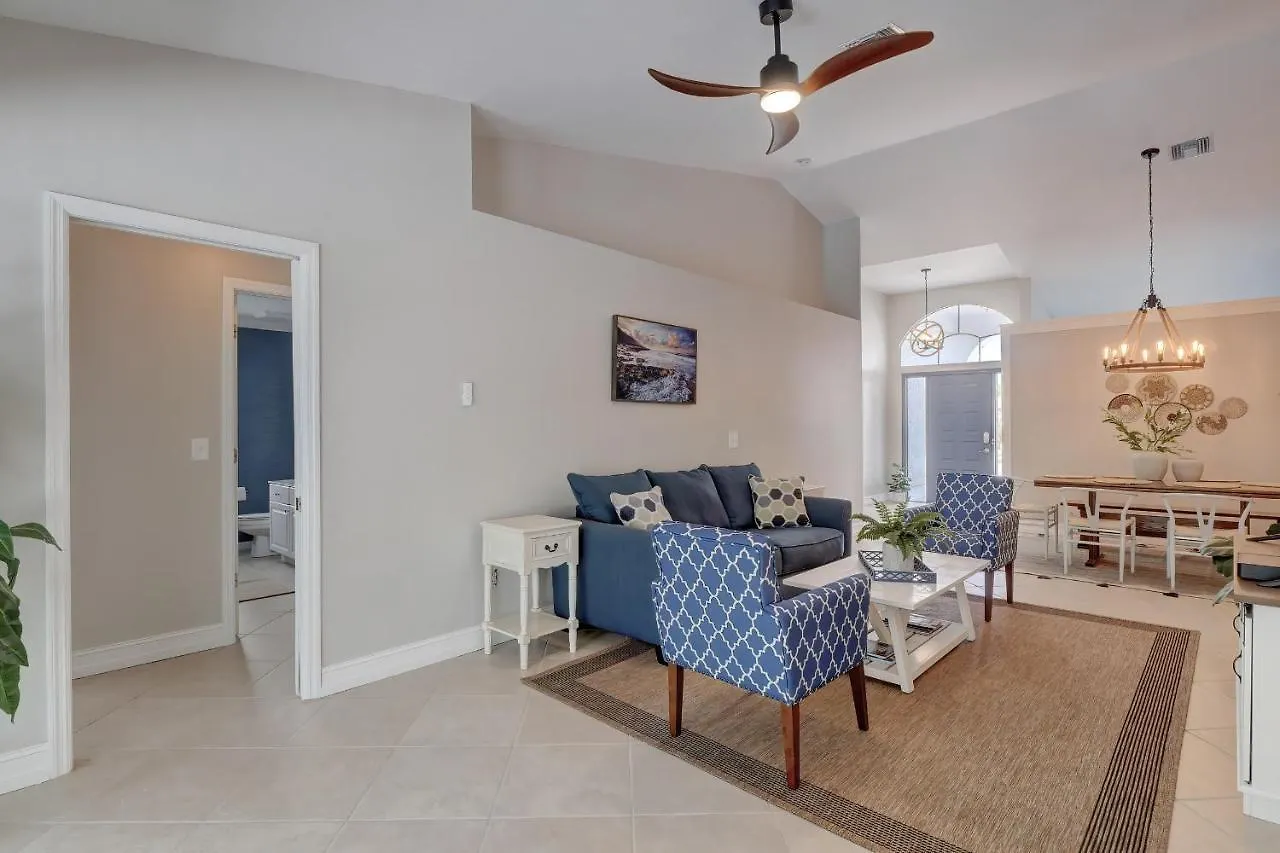 Piccadilly House - Beautiful Updated Home, Private Pool, Minutes From Downtown 5th Ave & Beaches!!! Semesterbostad