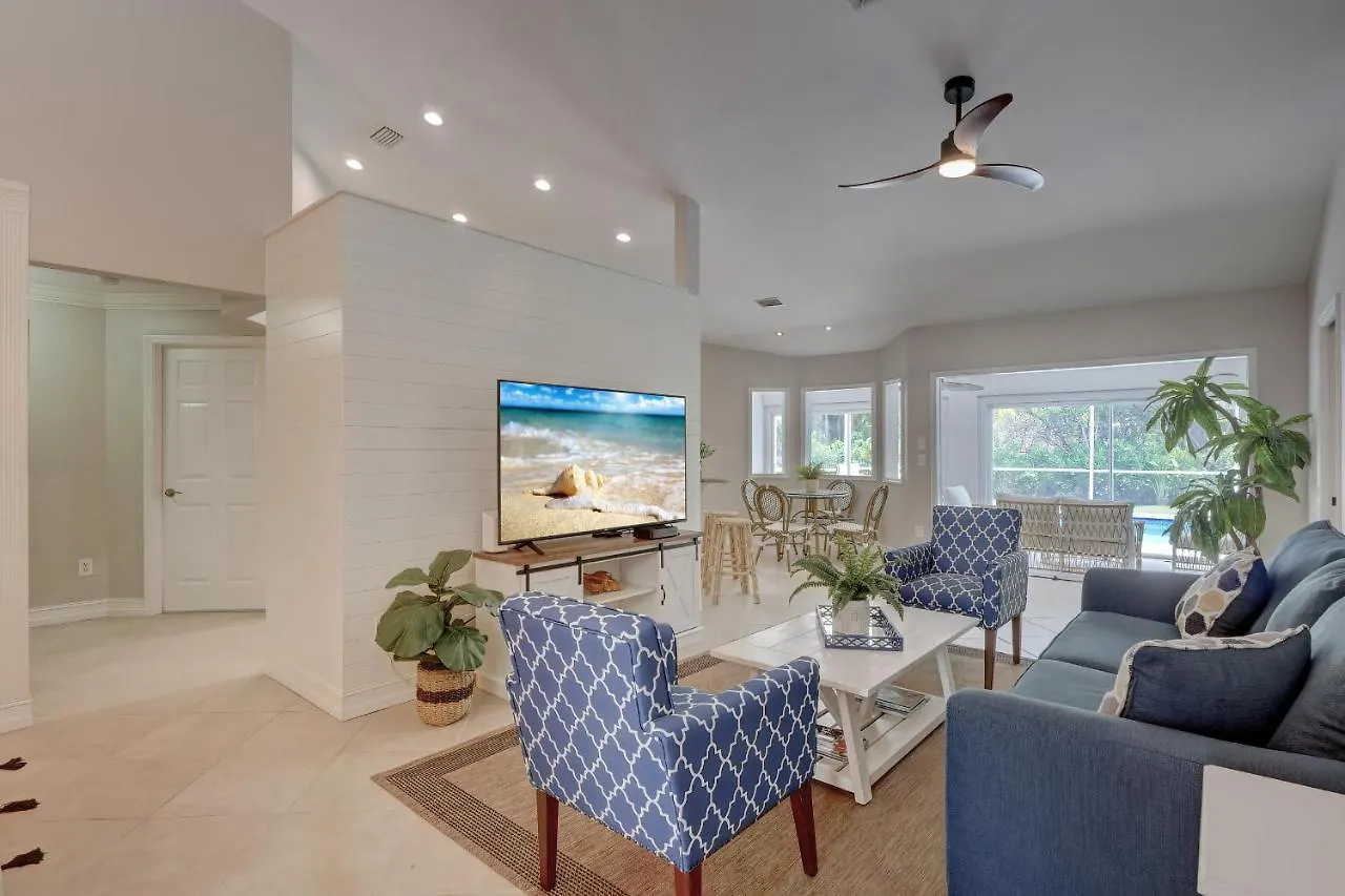 Piccadilly House - Beautiful Updated Home, Private Pool, Minutes From Downtown 5th Ave & Beaches!!! North Naples