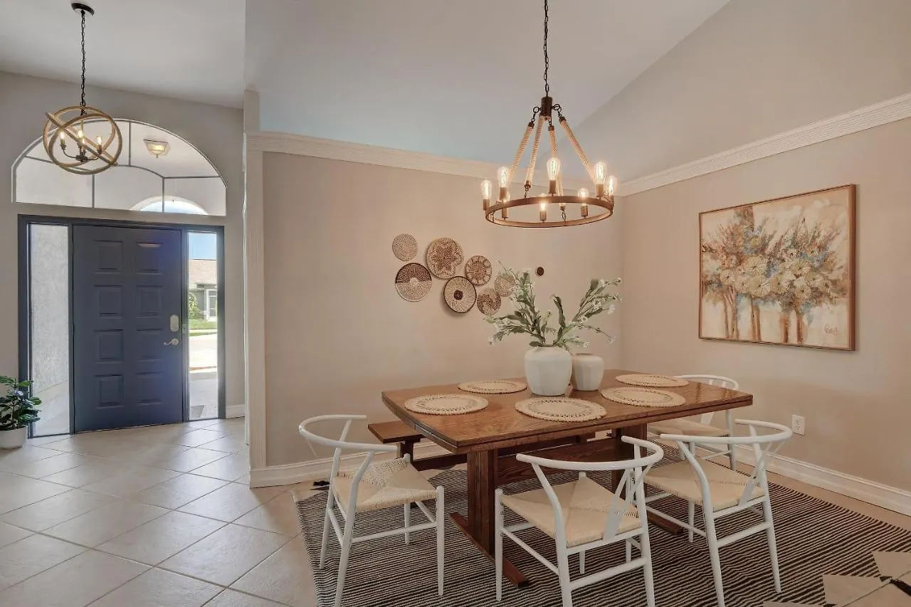 Piccadilly House - Beautiful Updated Home, Private Pool, Minutes From Downtown 5th Ave & Beaches!!! Semesterbostad *