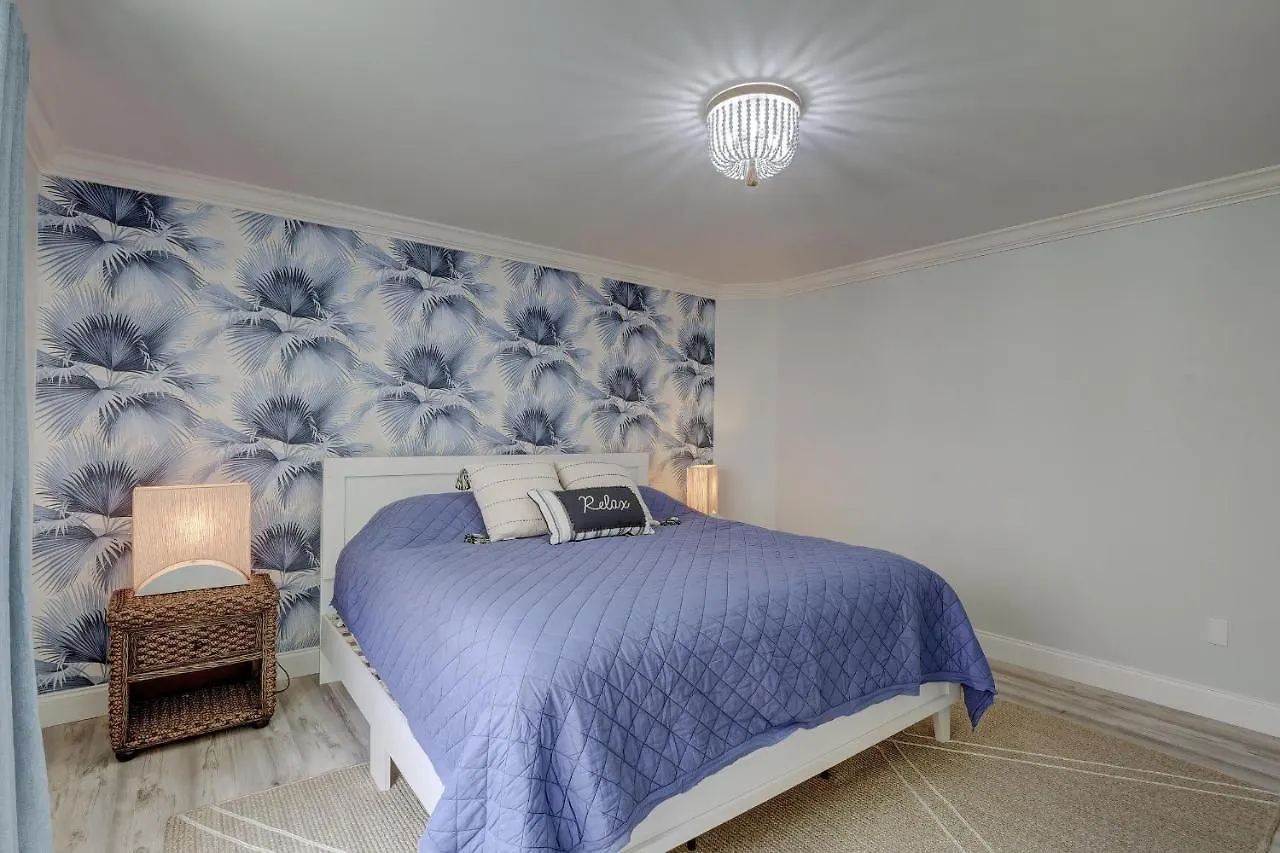 Piccadilly House - Beautiful Updated Home, Private Pool, Minutes From Downtown 5th Ave & Beaches!!! Semesterbostad *