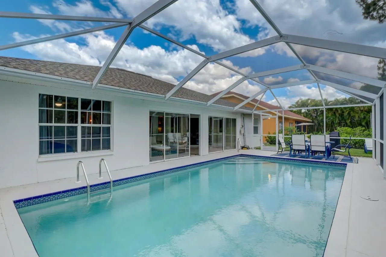 Semesterbostad Piccadilly House - Beautiful Updated Home, Private Pool, Minutes From Downtown 5th Ave & Beaches!!! North Naples