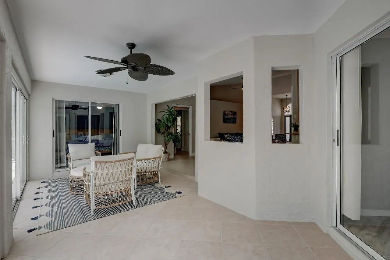 Piccadilly House - Beautiful Updated Home, Private Pool, Minutes From Downtown 5th Ave & Beaches!!! Semesterbostad *