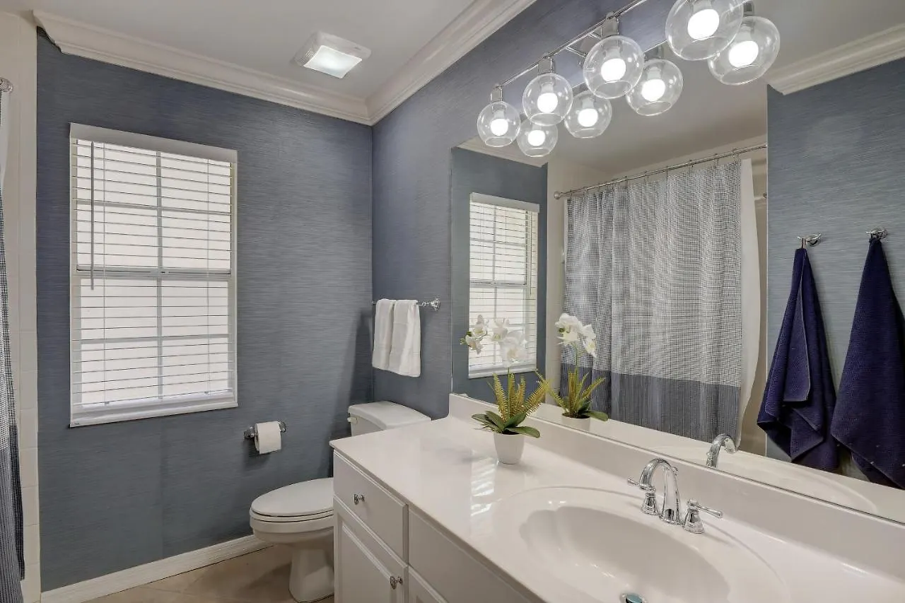 Piccadilly House - Beautiful Updated Home, Private Pool, Minutes From Downtown 5th Ave & Beaches!!! *