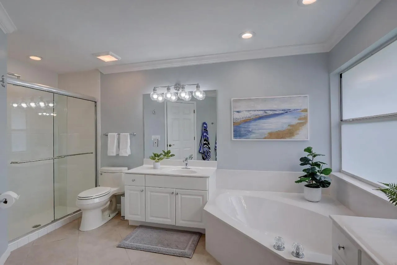 Piccadilly House - Beautiful Updated Home, Private Pool, Minutes From Downtown 5th Ave & Beaches!!! Semesterbostad