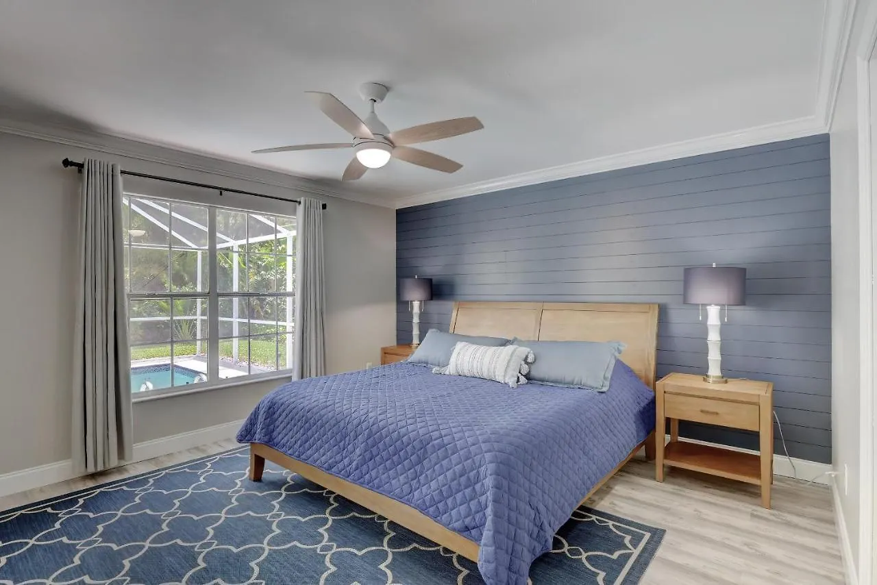 Piccadilly House - Beautiful Updated Home, Private Pool, Minutes From Downtown 5th Ave & Beaches!!! Semesterbostad *