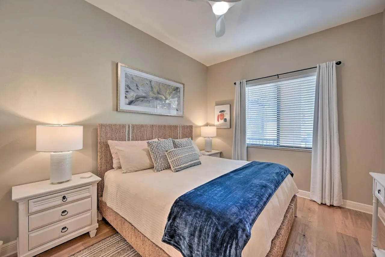 Luxe Bay Near Fifth Ave! * Naples