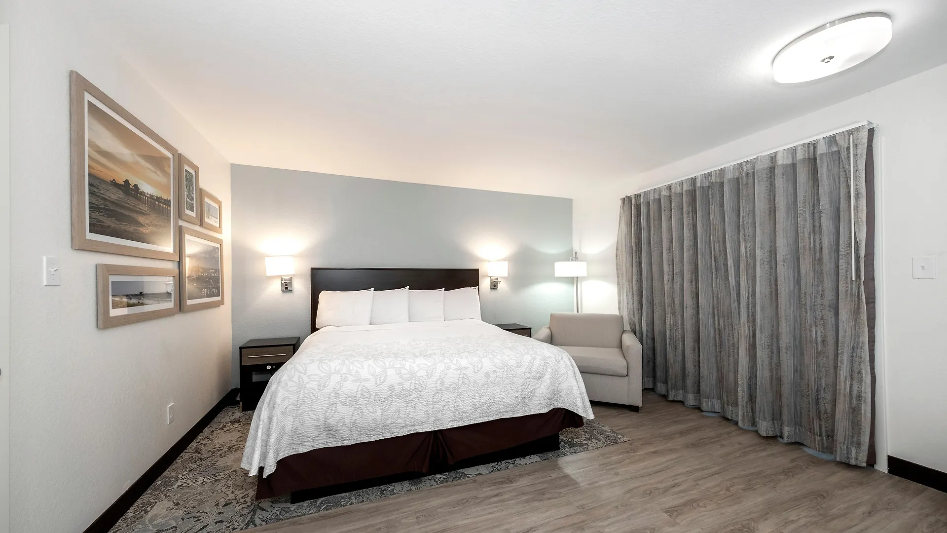 Red Roof Plus+ & Downtown-5th Ave S Otel North Naples