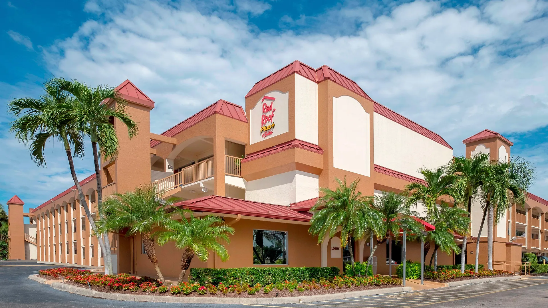 Hotel Red Roof Plus+ & Downtown-5th Ave S North Naples