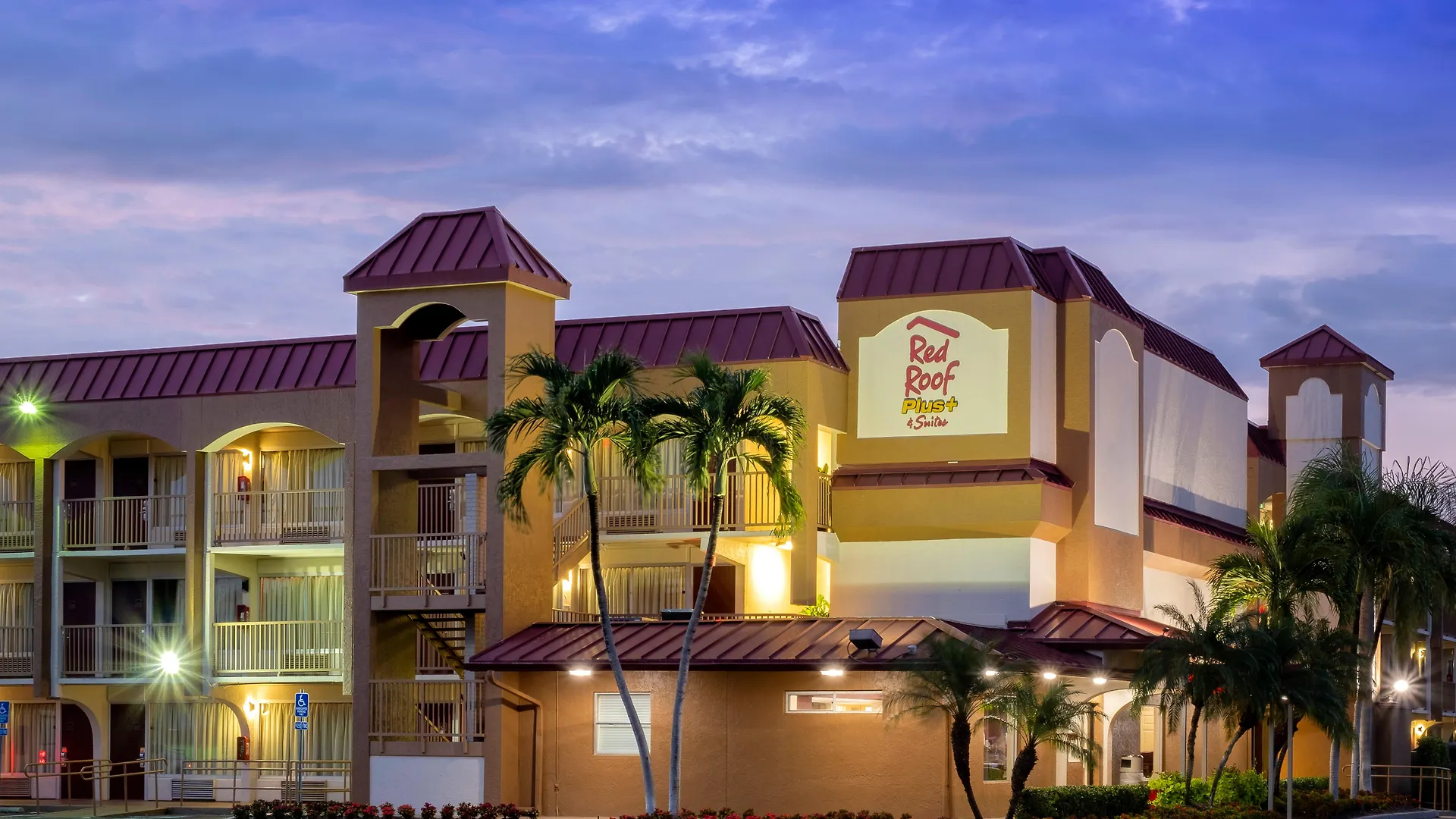Red Roof Plus+ & Downtown-5th Ave S North Naples