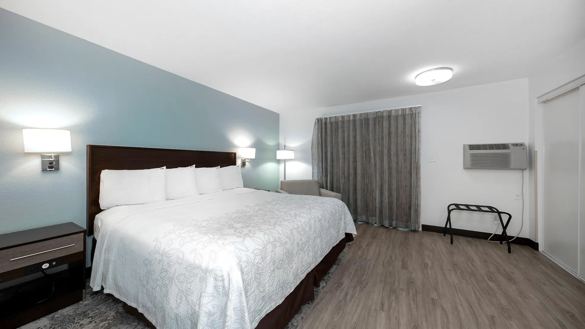 Otel Red Roof Plus+ & Downtown-5th Ave S North Naples