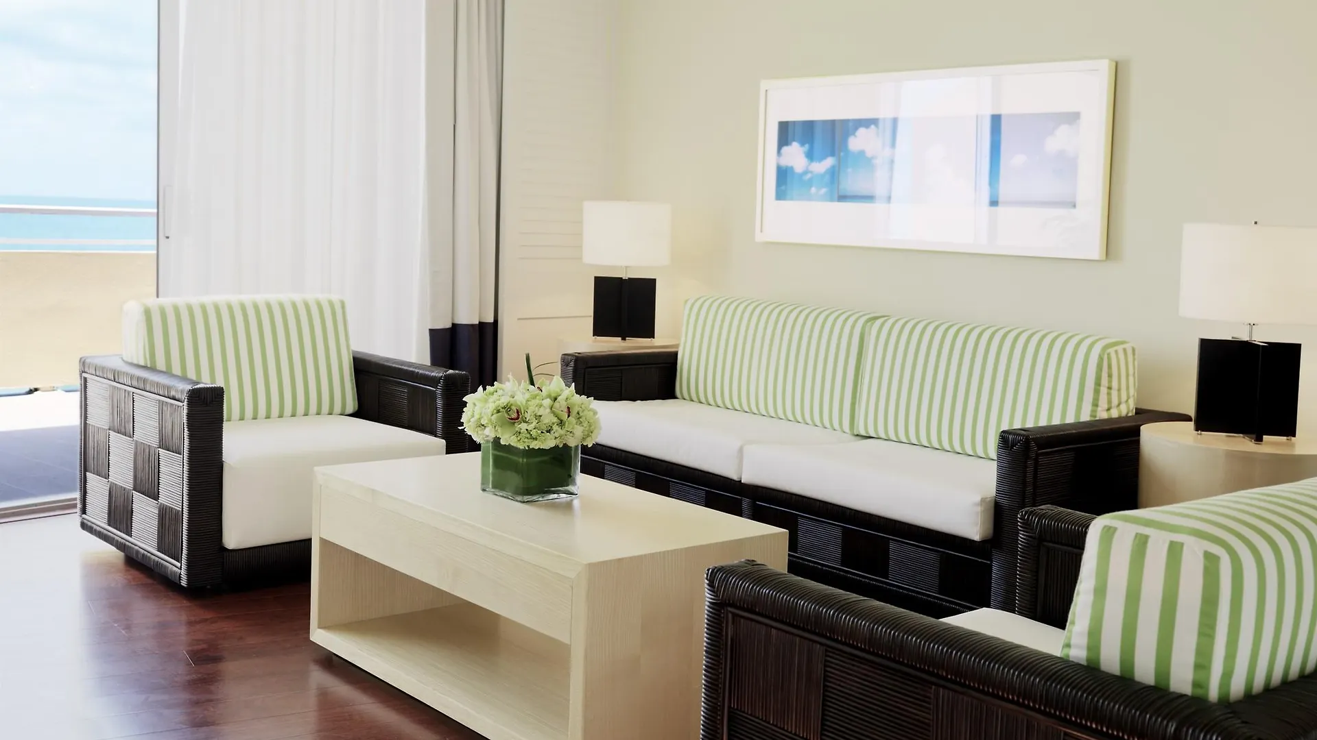 Edgewater Hotel 4*