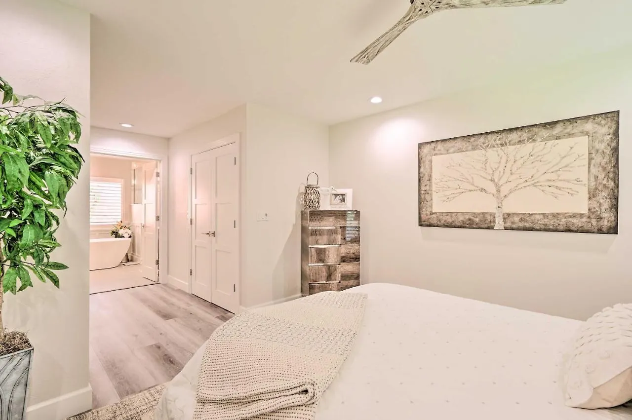 Luxury - Walk To Vanderbilt Beach! Holiday home *