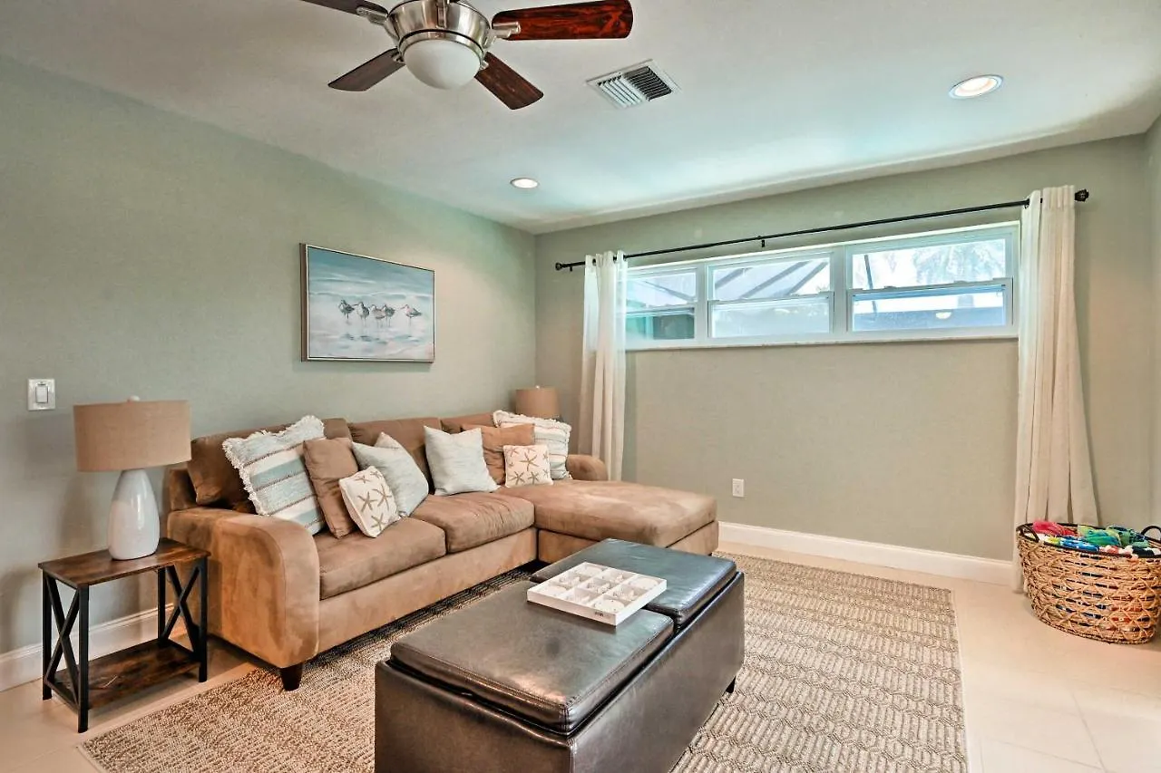 Paradise With Private Pool, 4 Mi To Beach! بيت للعطل *