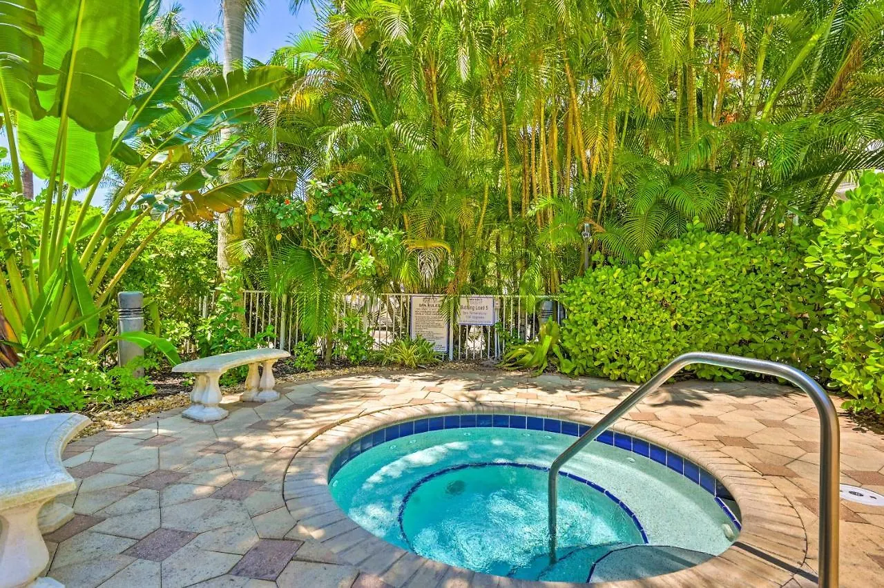 Apartment Escape In Regatta With Amenities! Naples