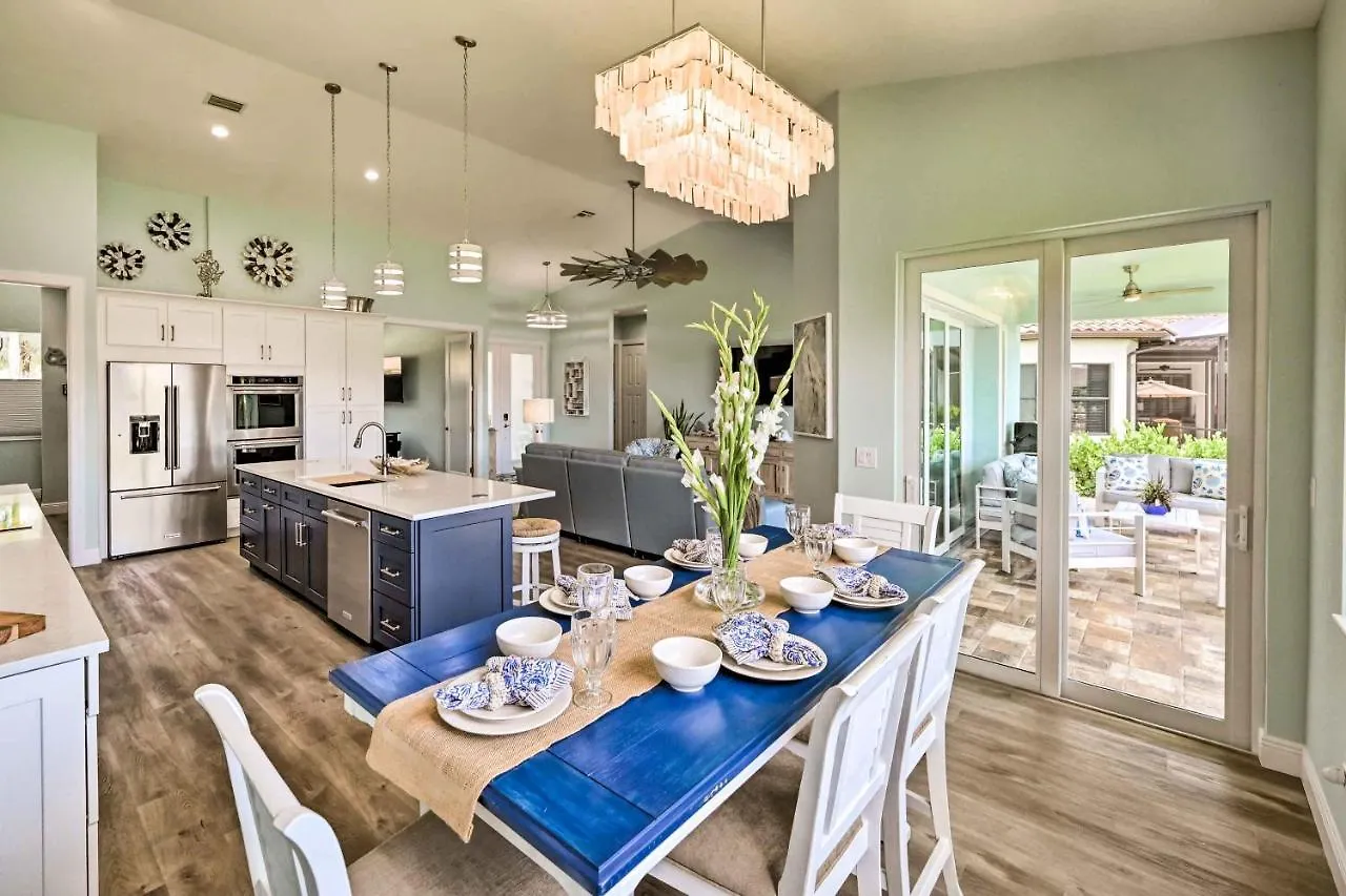 Luxurious Canal-front Retreat With Game Room! *