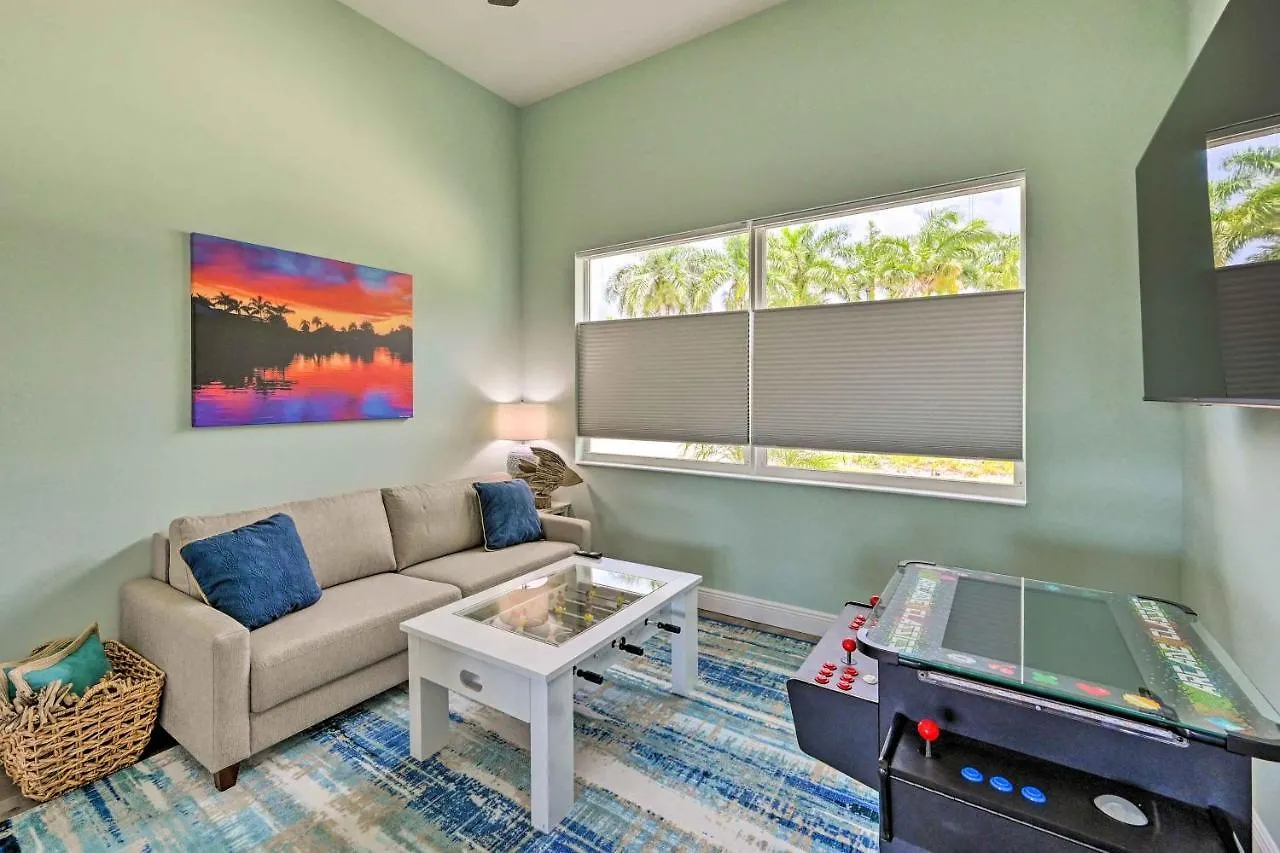 Luxurious Canal-front Retreat With Game Room! *