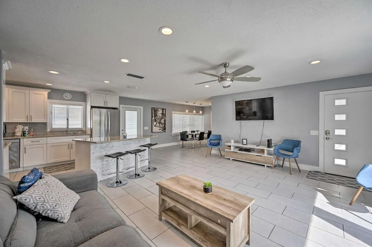 Holiday home Remodeled Getaway With Pool About 1 Mi To Beach!
