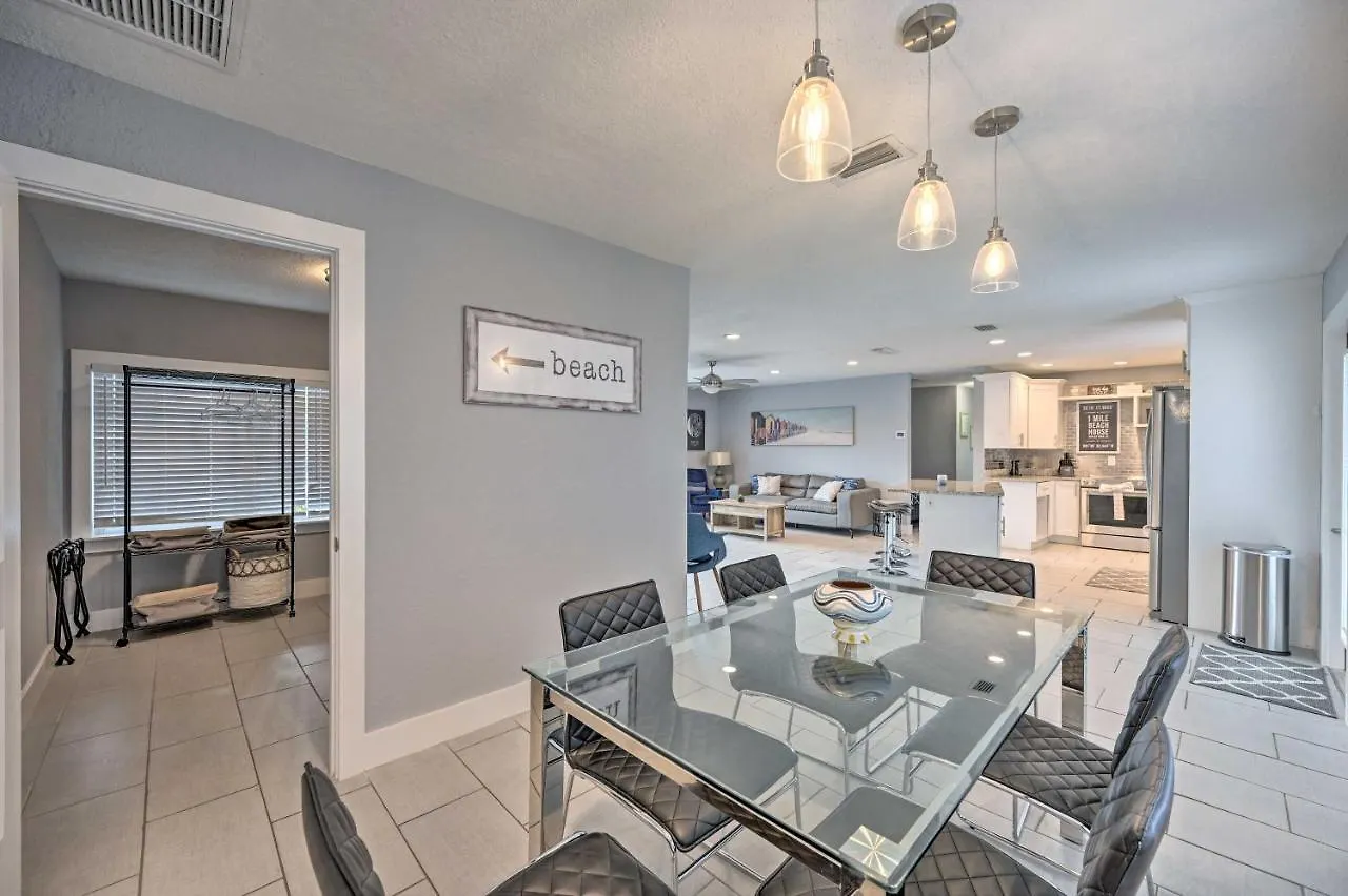 Remodeled Getaway With Pool About 1 Mi To Beach! Holiday home